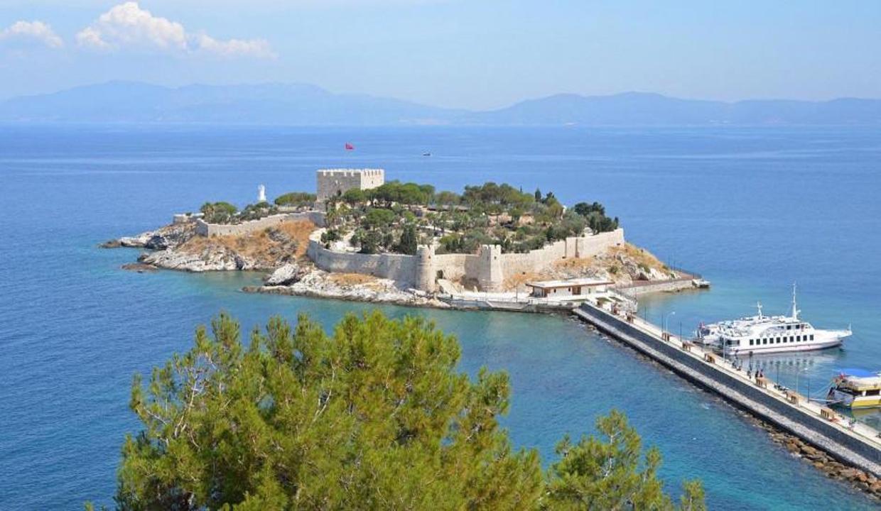 Kuşadası'nın simgesi tarihe ışık tutuyor