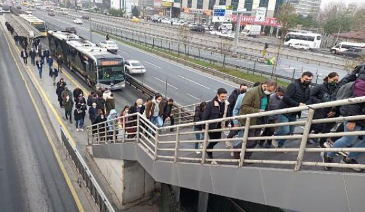 İstanbul'da toplu taşımada ve trafikte yoğunluk 