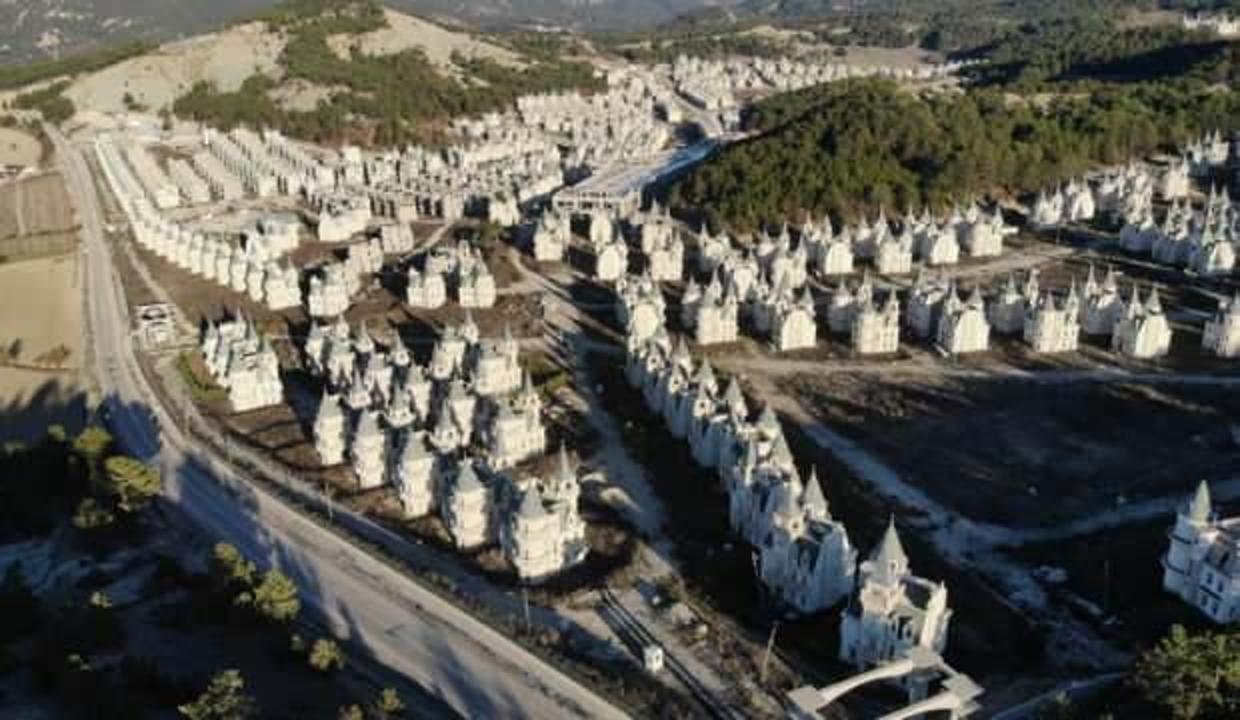 Yapımı çok konuşulan evlerle ilgili yeni gelişme: İflas kararı kaldırıldı