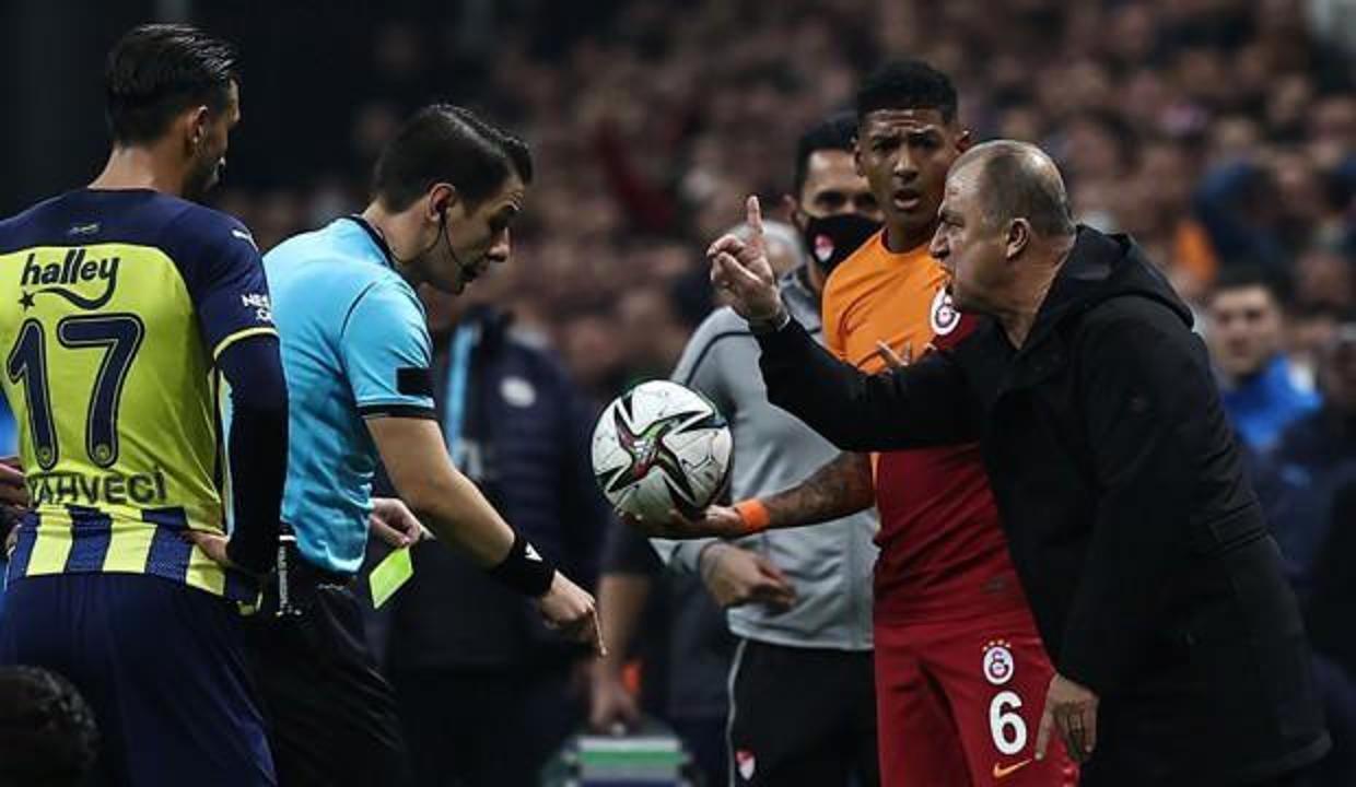 Fatih Terim derbide kırmızı kart gördü!