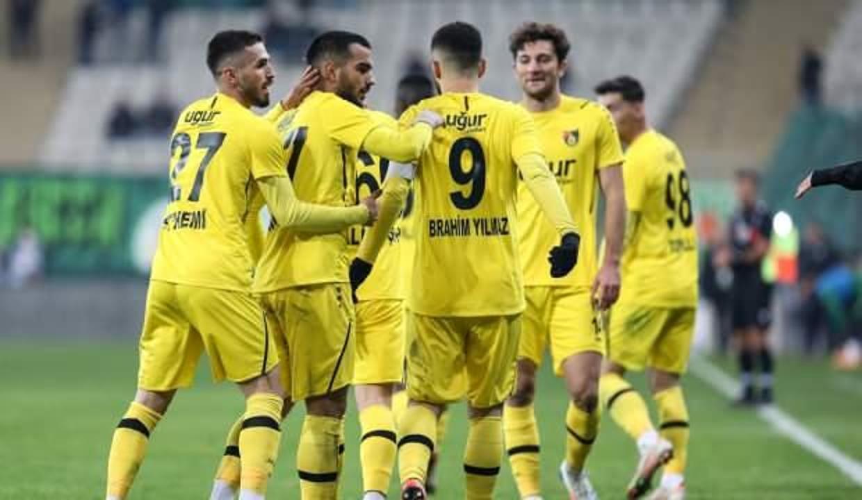 İstanbulspor, Bursaspor'u deplasmanda devirdi!
