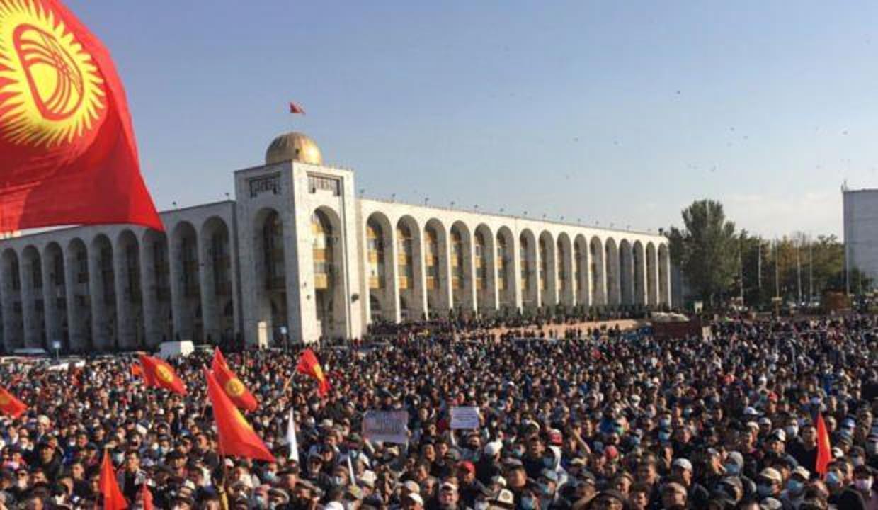 Kırgızlar milletvekili seçimleri için sandık başında