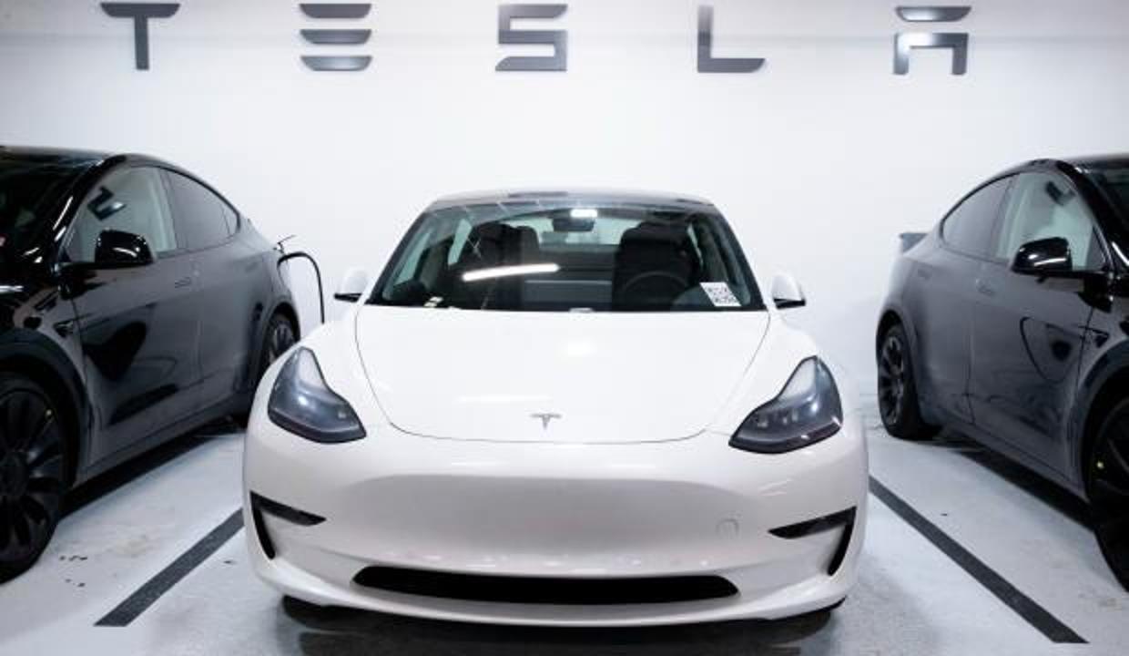 Tesla'nın Çin'deki fabrikası araçlarla doldu taştı