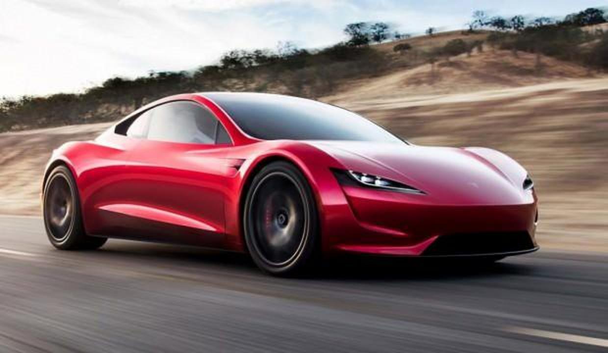 19 yaşındaki genç, 13 farklı ülkedeki Tesla modellerini hackledi