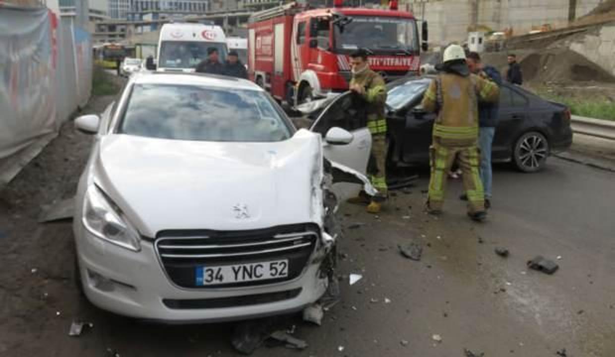 Çalışma yapılan yolda otomobiller çarpıştı: 4 yaralı