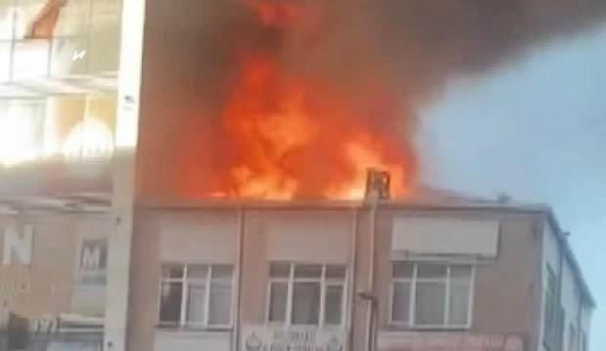 Sultangazi'de yangın: 1 kişi hayatını kaybetti
