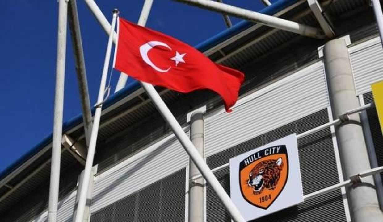 Acun Ilıcalı, Hull City stadına Türk bayrağı çekti!