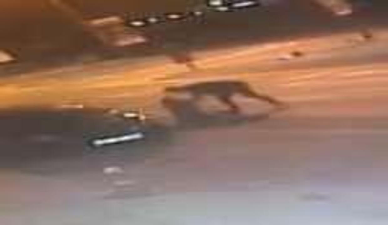 Eşini önce sonra bıçakladı! Koca dehşeti kamerada