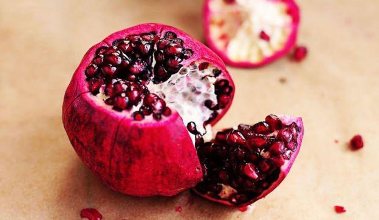 Nar lekesi nasıl çıkar? Halıdan ve kıyafetlerden nar lekesi nasıl Nar lekesi nasıl çıkar? Halıdan ve kıyafetlerden nar lekesi nasıl