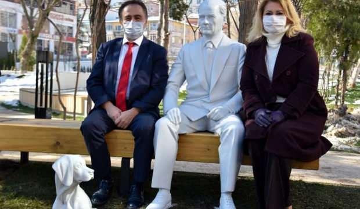 CHP�li belediye Atatürk ve köpeği Foks�un heykelini �benzemiyor� diye