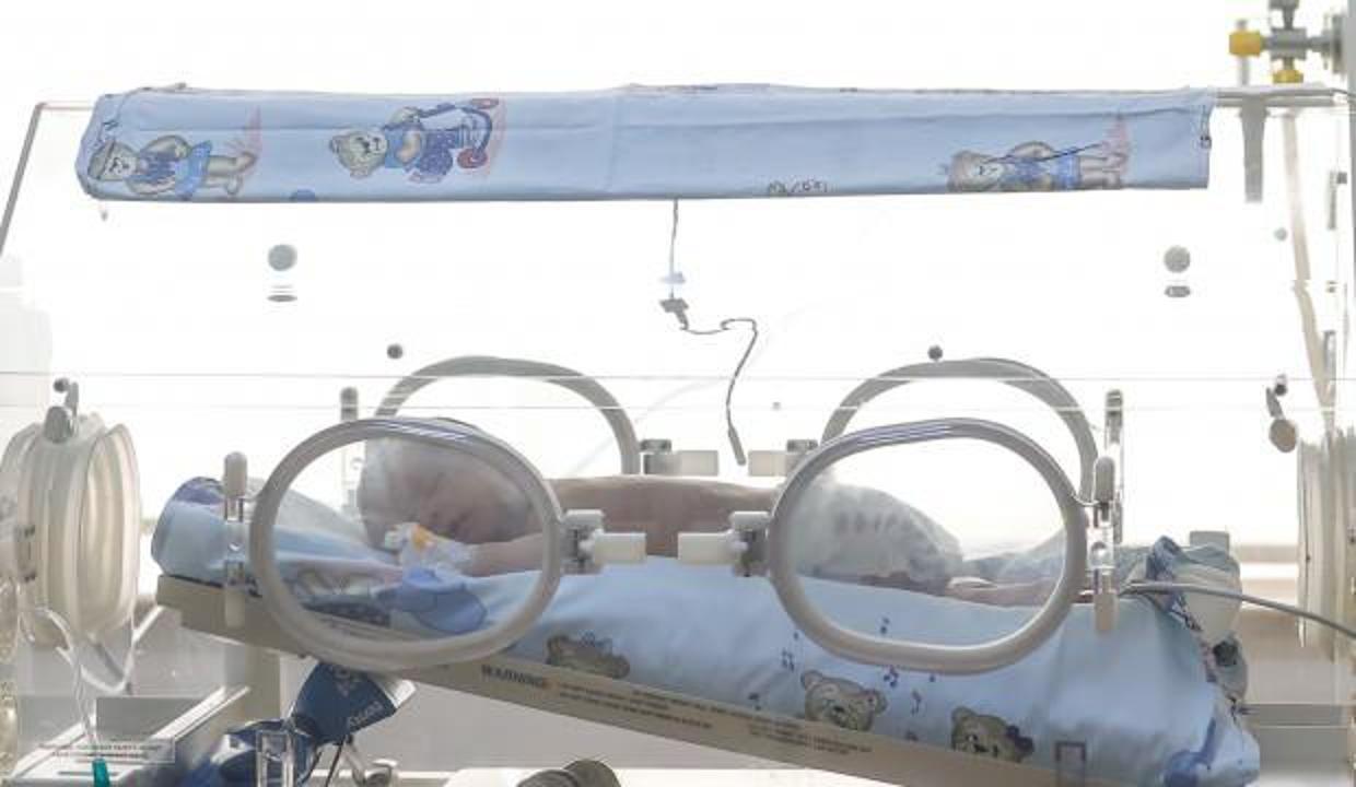Antalya�da koronavirüse yakalanan 19 günlük bebek yaşam