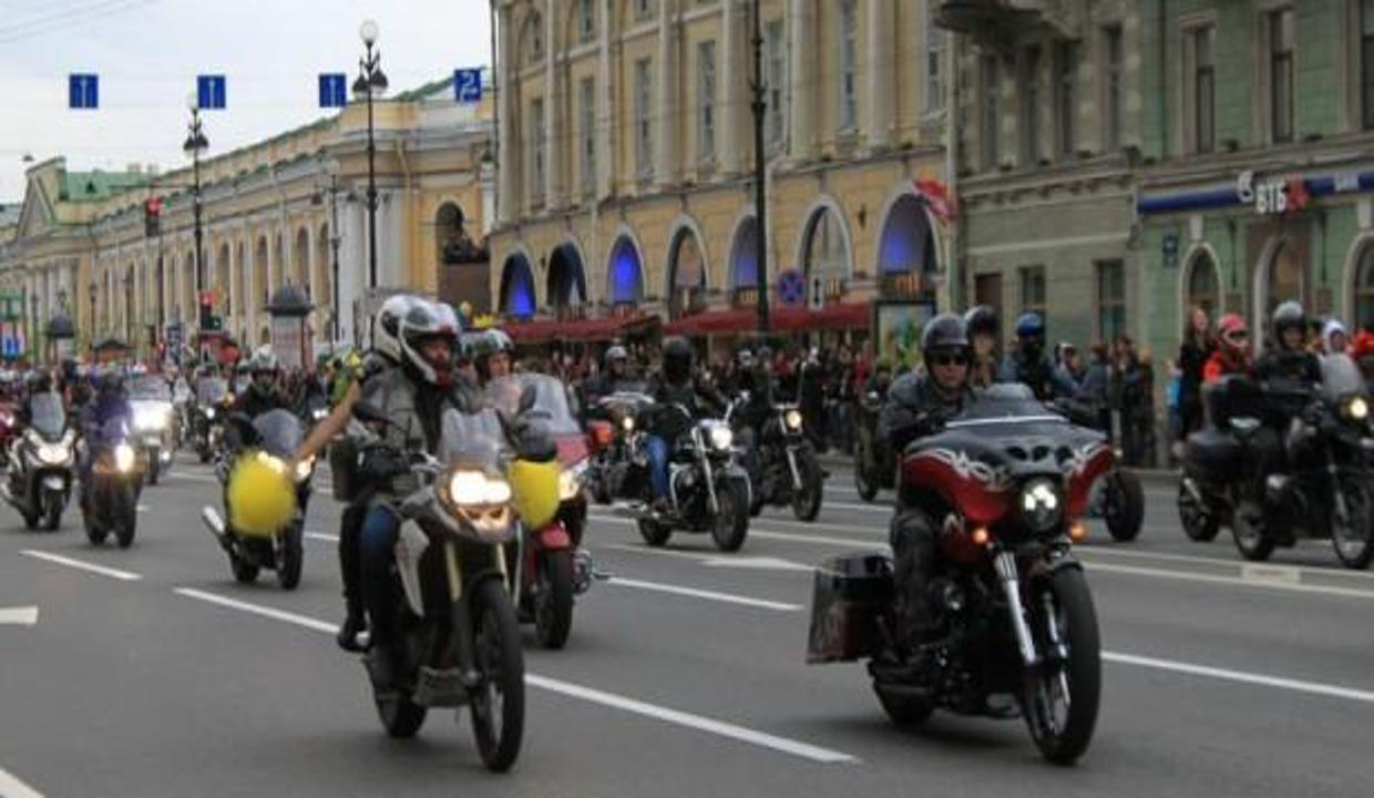 Petersburg'u 500 motosikletli işgal etti Avrupa Haberleri