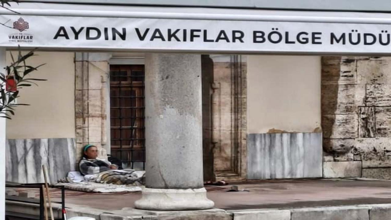 Camide ilginç hadise: Cemaat ne yaptıysa ikna edemedi!