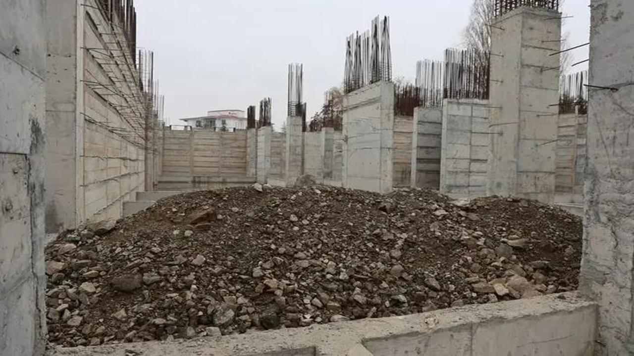 Bir CHP klasiği: 3 yılda camiyi 4 yılda okulu bitiremediler, vatandaş mağdur oldu! Bahane ise bakın ne oldu...