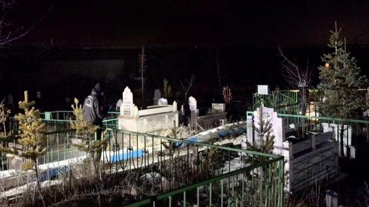 Erzurum'da mezarlıkta şüpheli çöp poşeti: Acı gerçek ortaya çıktı