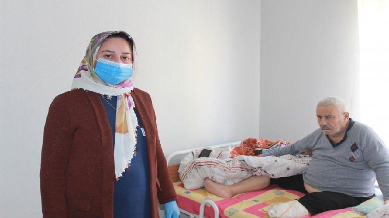 10 yıldır 'of' bile demeden yatalak kayınbabasına bakıyor