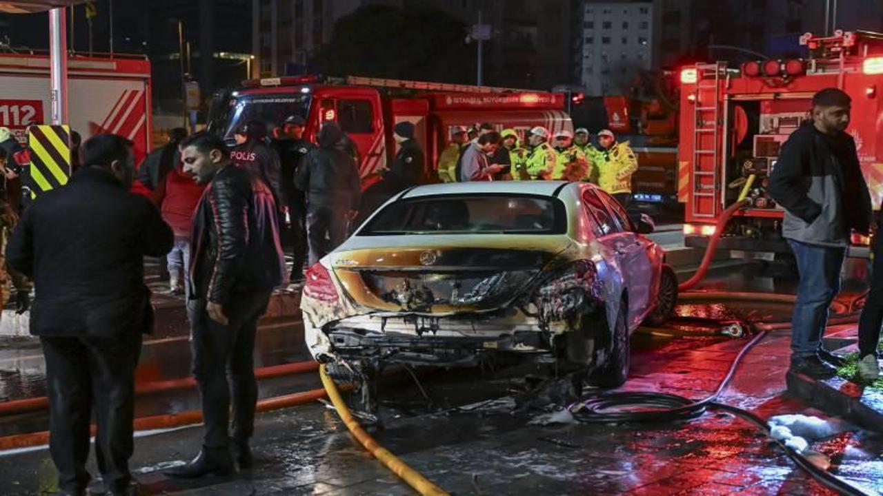 İstanbul’da yangın! Çok sayıda lüks araç küle döndü İstanbul’da yangın! Çok sayıda lüks araç küle döndü