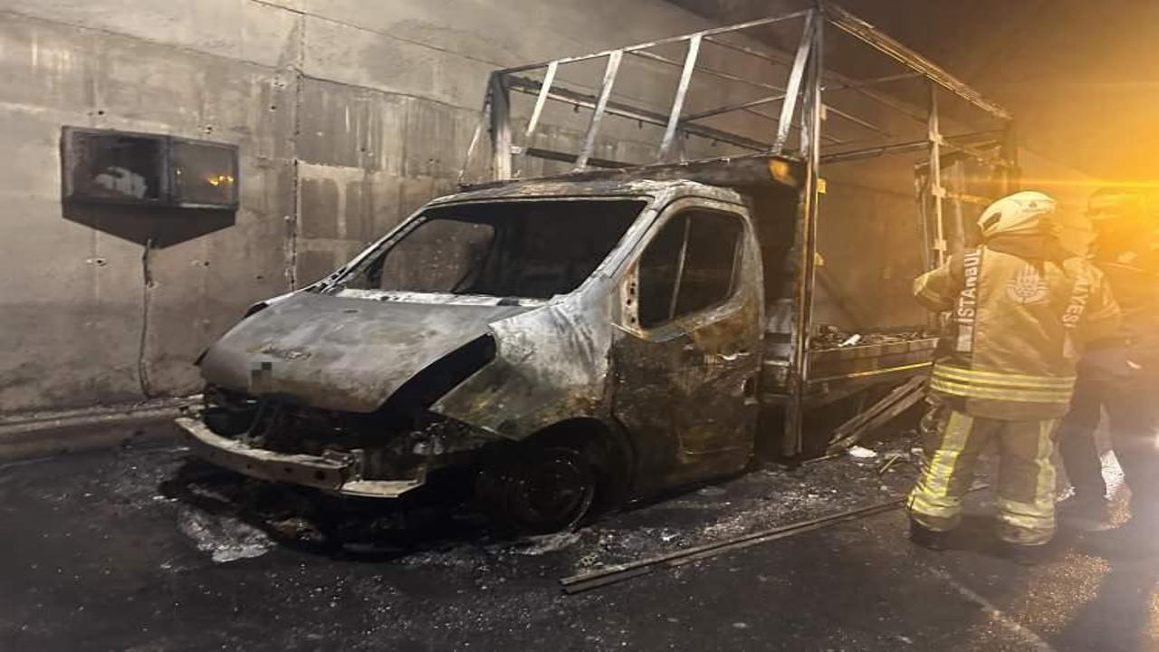 Sabiha Gökçen Havalimanı’nın 2. pistinde panik: Ekipler harekete geçti Sabiha Gökçen Havalimanı’nın 2. pistinde panik: Ekipler harekete geçti