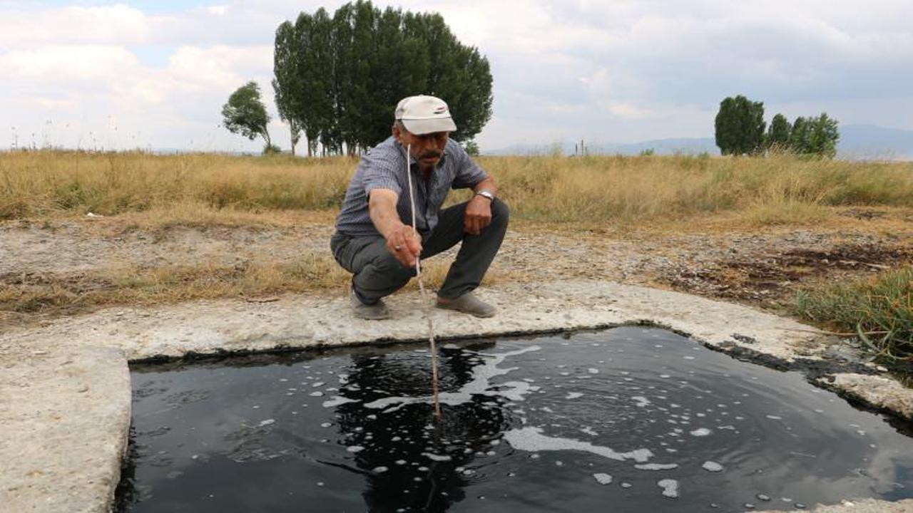 Erzurum'da 50 yıllık gizem! Suyun üzerindeki köpükler alev alıyor