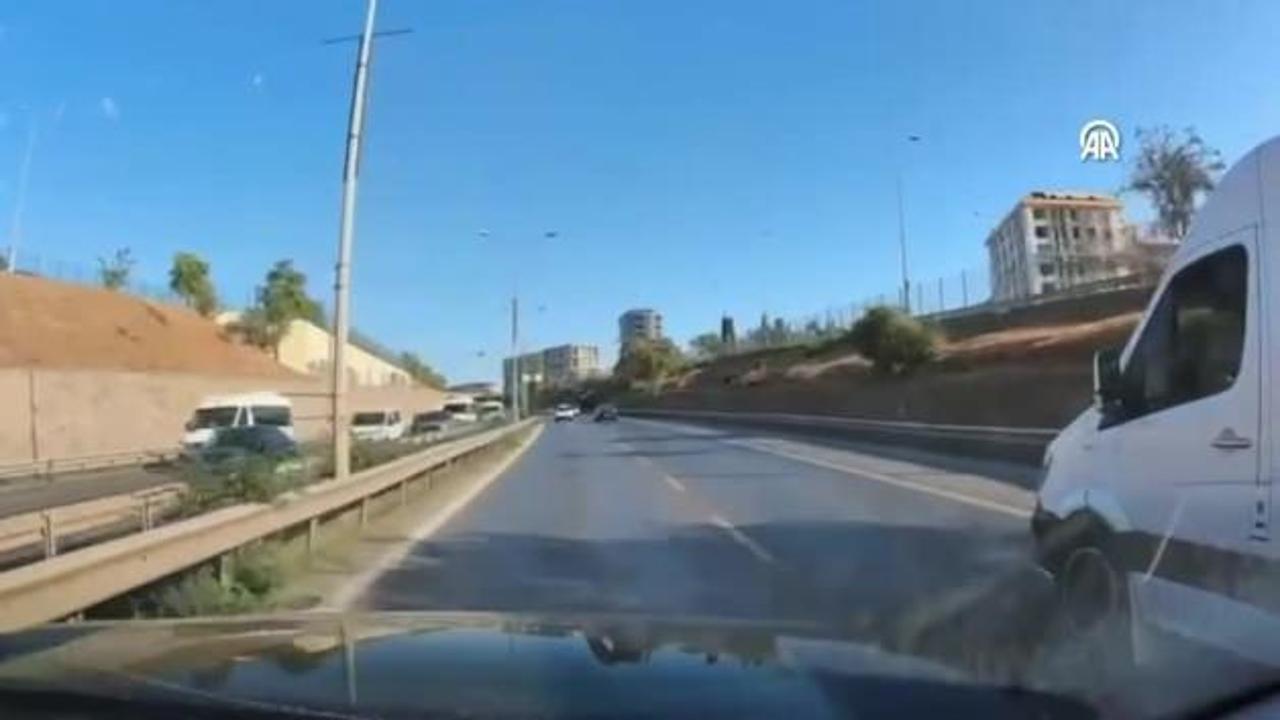 Emniyet şeridini keyfi kullanan servis şoförü cezadan kaçamadı