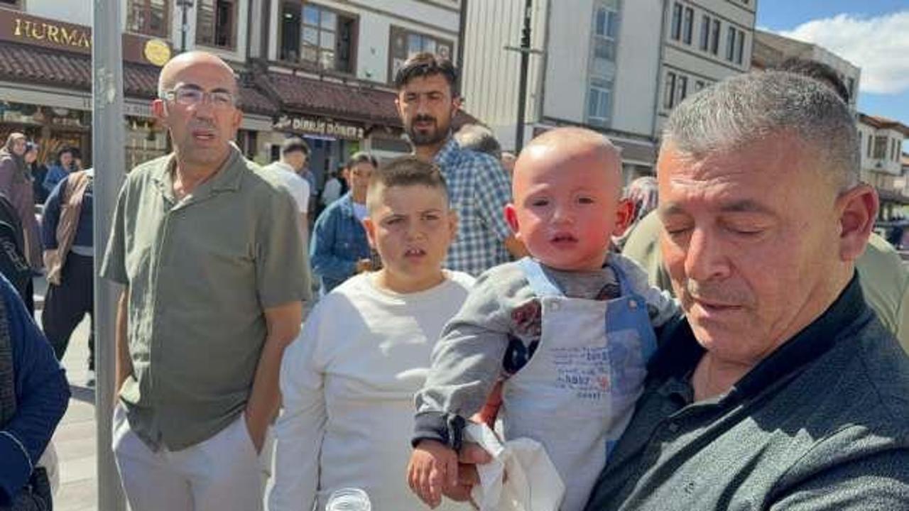 Konya’da aracın içinde kilitli kalan çocuk vatandaşların müdahalesiyle kurtarıldı