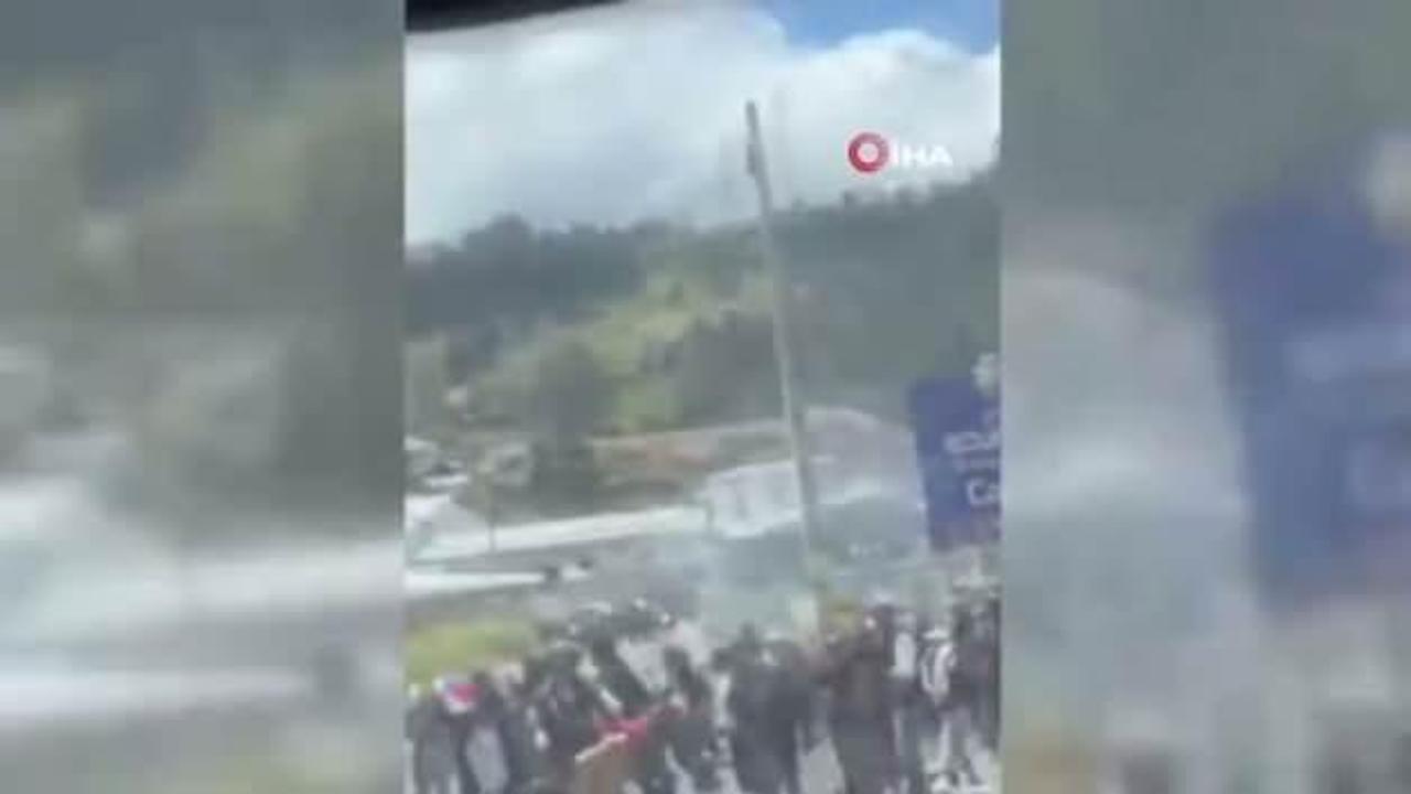 Devlet Başkanının aracına taşlı sopalı saldırı: O anlar kamerada!