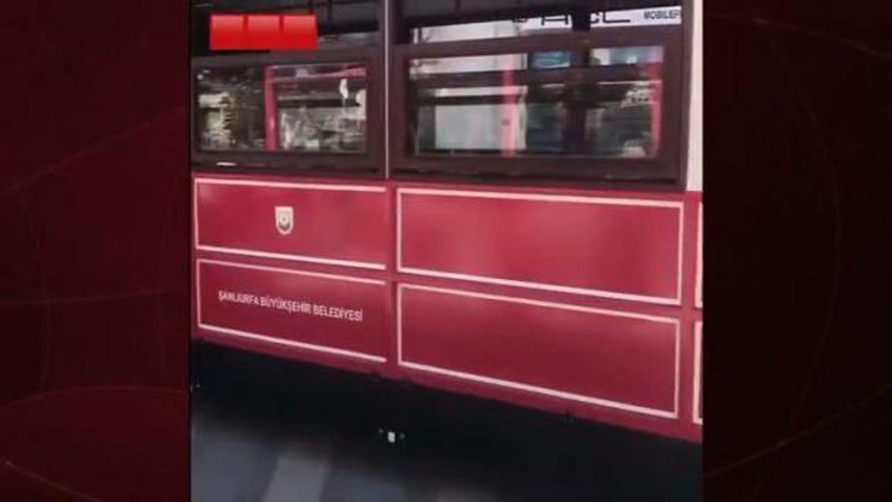 Tramvaya tırmanan çocuğa Yaşlı Amcadan Uyarı: "Devletin malıdır, yapma!"