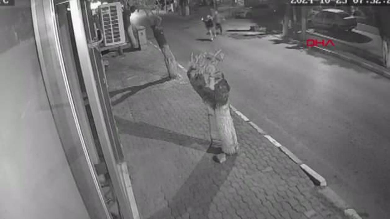 İlgi duyduğu komşu kızına dehşeti yaşattı! Boynundan bıçaklayıp, telefonunu gasp etti...