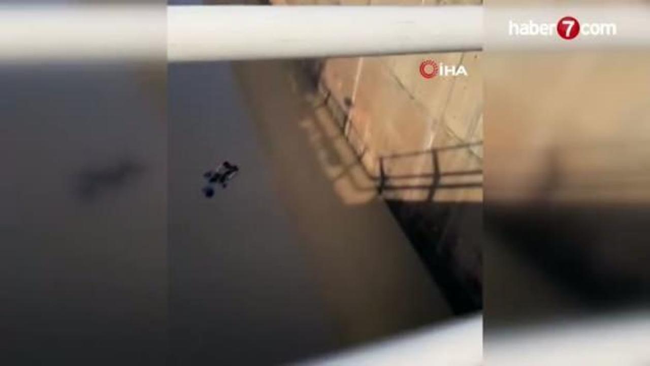 Suyla dolu alt geçitte ölümle burun buruna gelen engelli yaşlı kadını itfaiye kurtardı