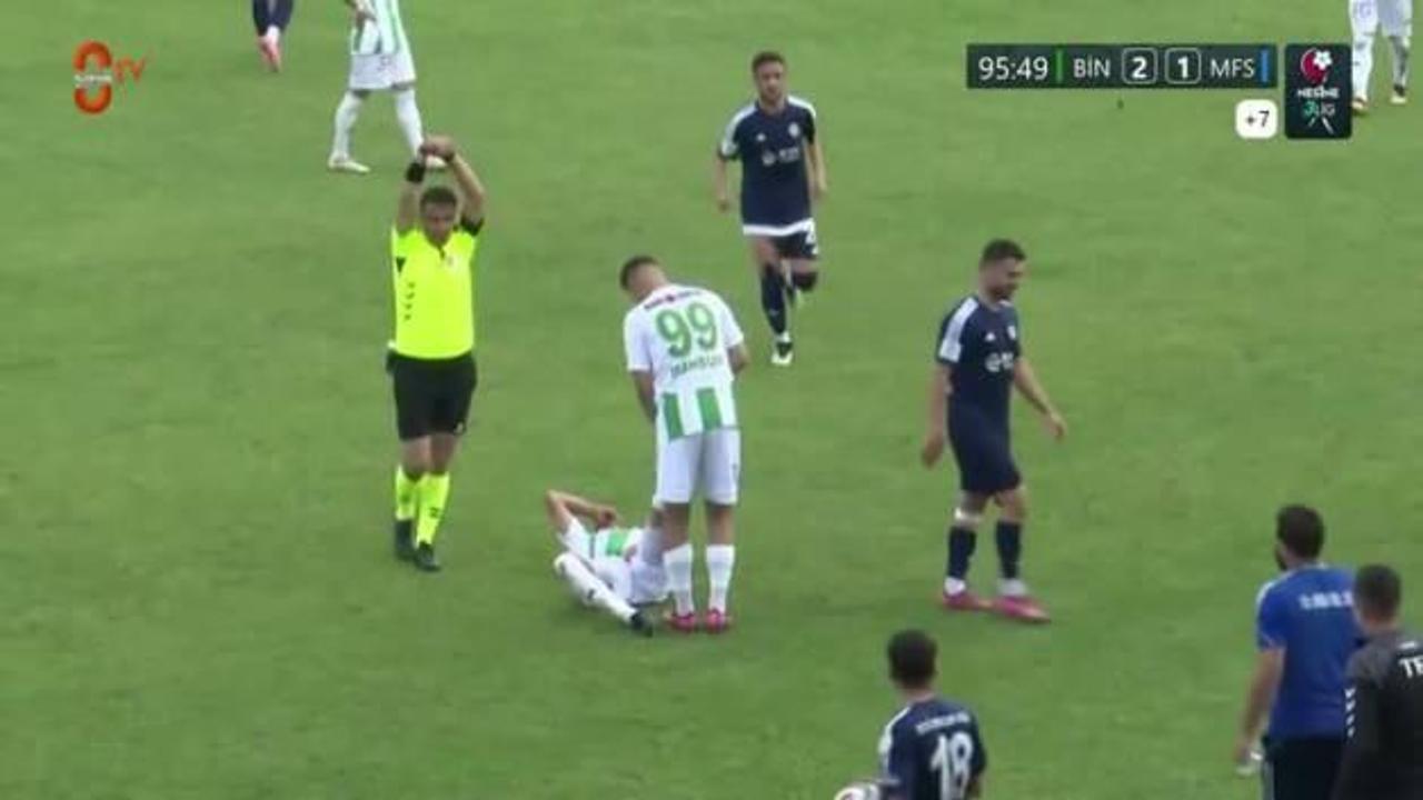 İlginç olay! Futbolcu rakip takımın sağlık görevlisine saldırdı!