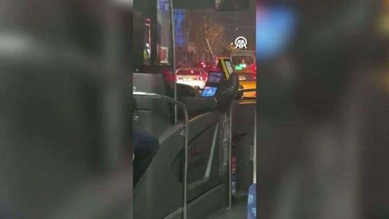 İETT şoförünün yaptığını görenler şaştı kaldı!