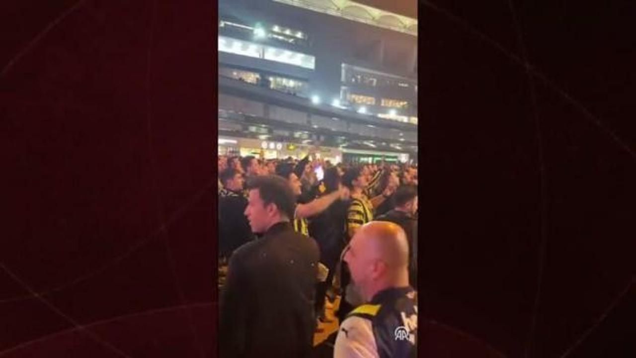 Fenerbahçeli taraftarlar, Galatasaray'ın mağlubiyetini kutladı