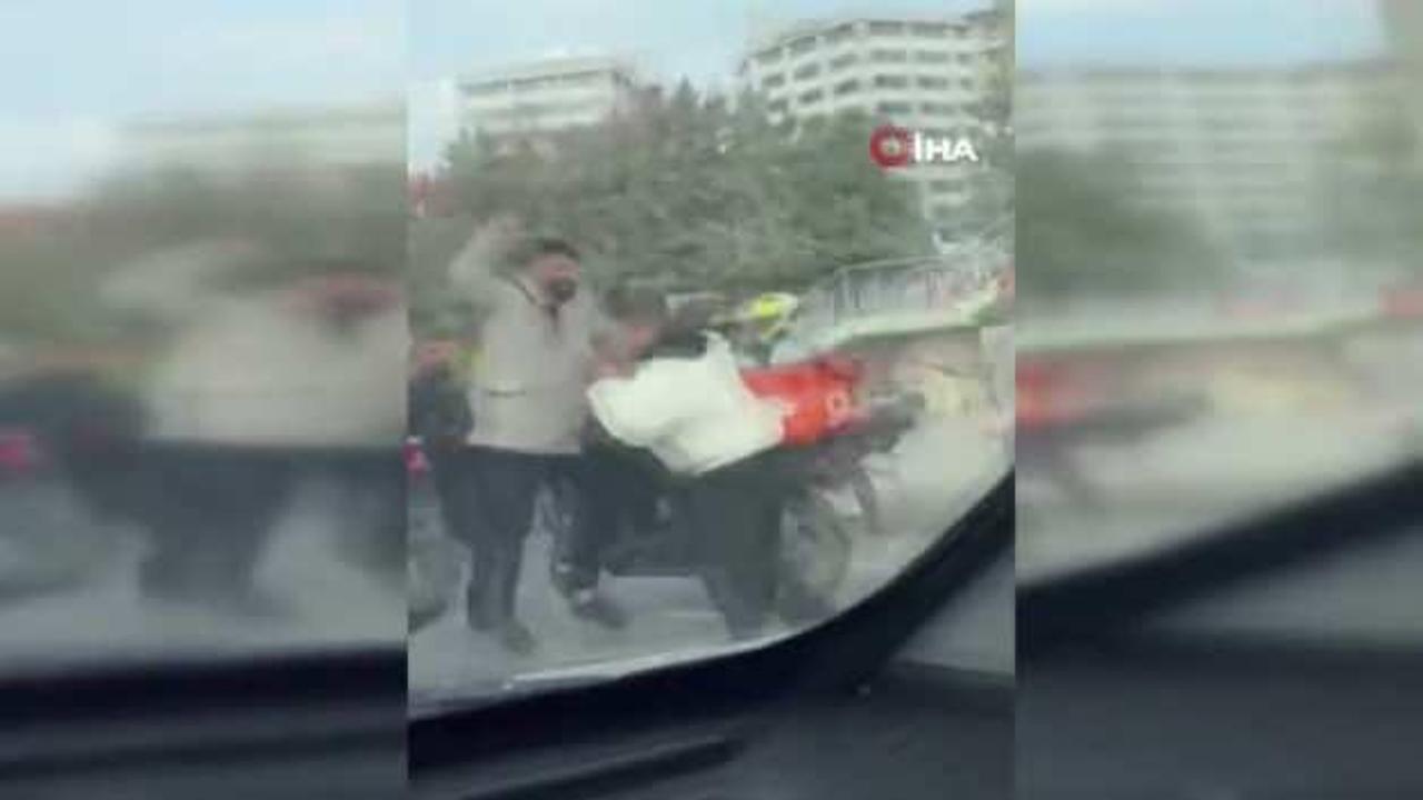 Maltepe E-5'te motorcular trafiğin ortasında tekme ve yumruk kavga etti