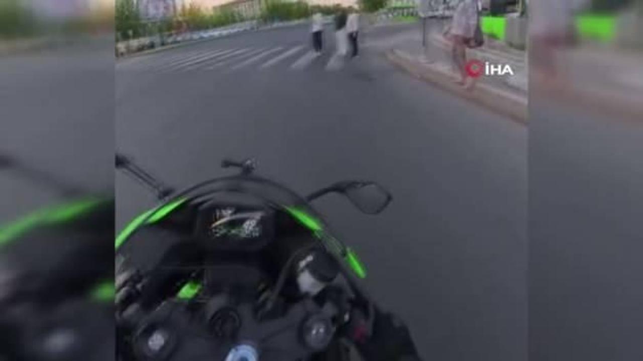 Motosiklet sürücüsü şehir içinde öyle bir hıza çıktı ki kazaya ramak kaldı!