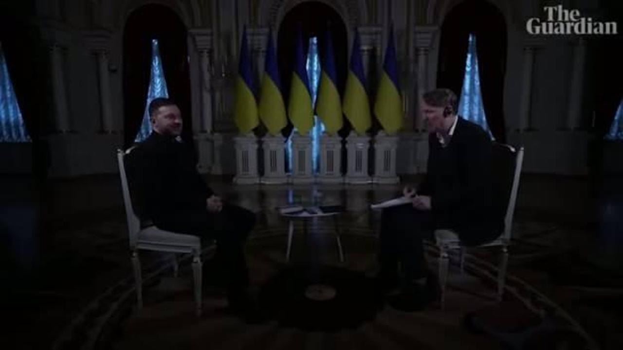 Röportaj sırasında elektrik kesildi: Zelenskiy karanlığa gömüldü