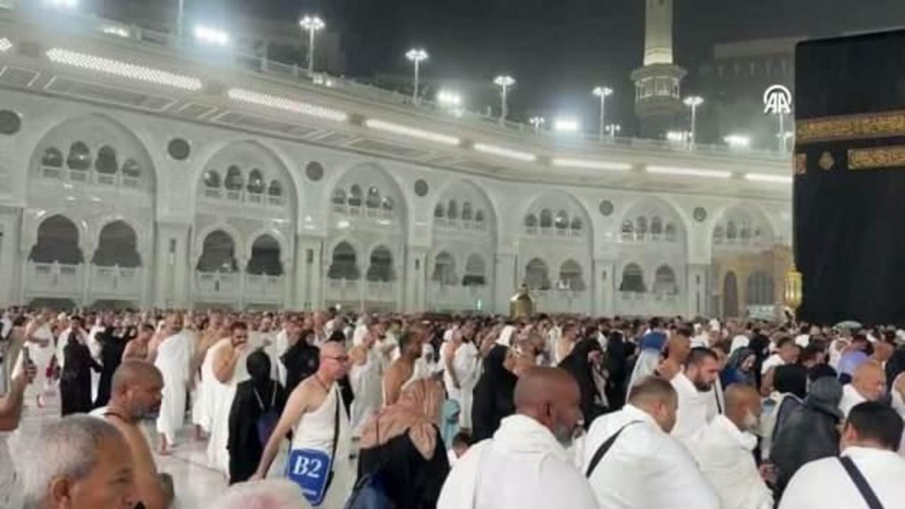 Mekke'de etkili olan sağanak Kabe'de görüntülendi