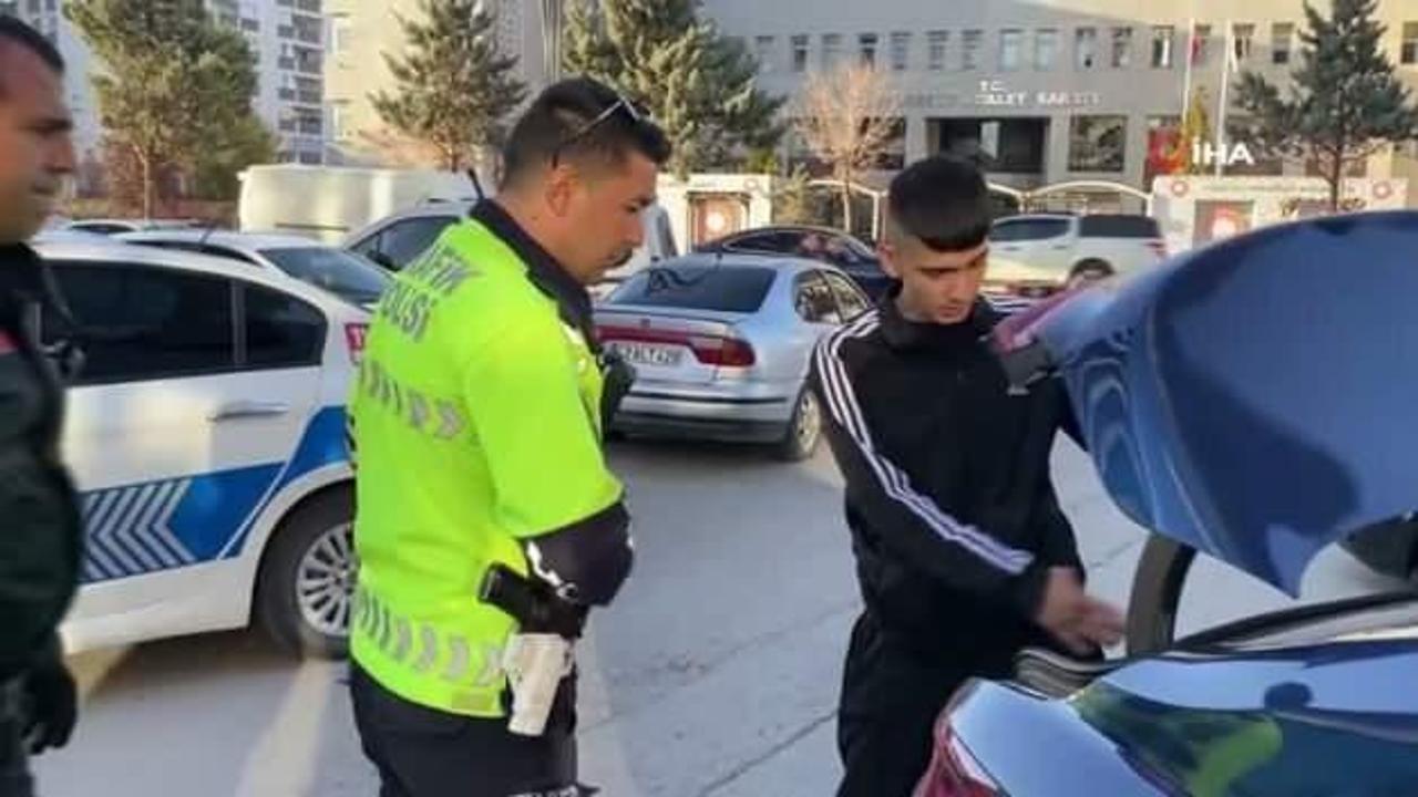 Jandarmadan kaçtı kafede kahve içerken yakayı ele verdi, basına saldırdı