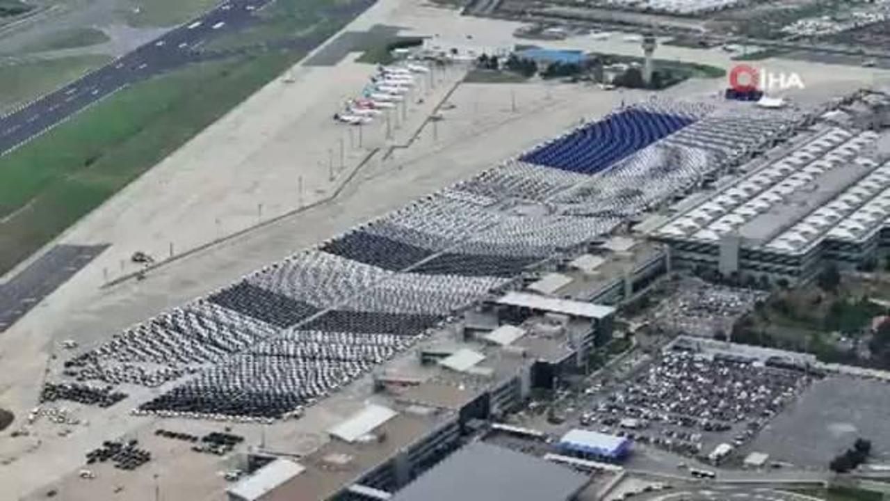 Atatürk Havalimanı'nda teslime hazır binlerce araç tek karede görüntülendi