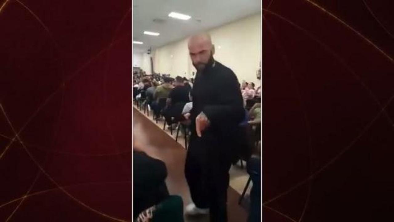 Hapisten çıktı, kiliseye girdi! Dünyaca ünlü oyuncusu kilisede vaaza başladı