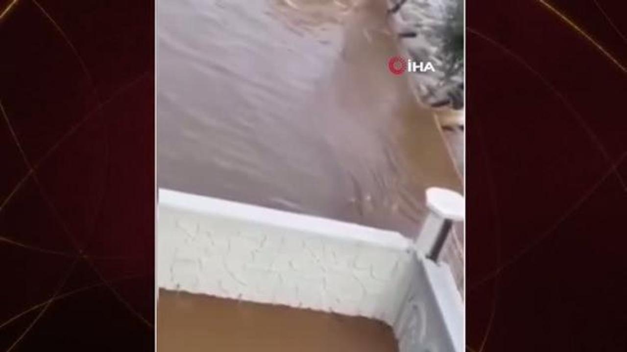 Patlayan su borusu siteyi yuttu!