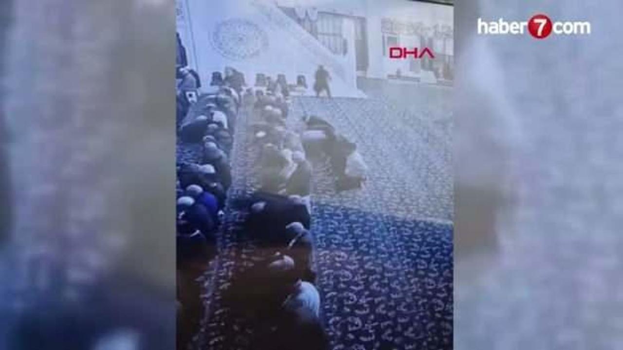 Camide 'pes artık' dedirten hırsızlık! Cemaat secd…