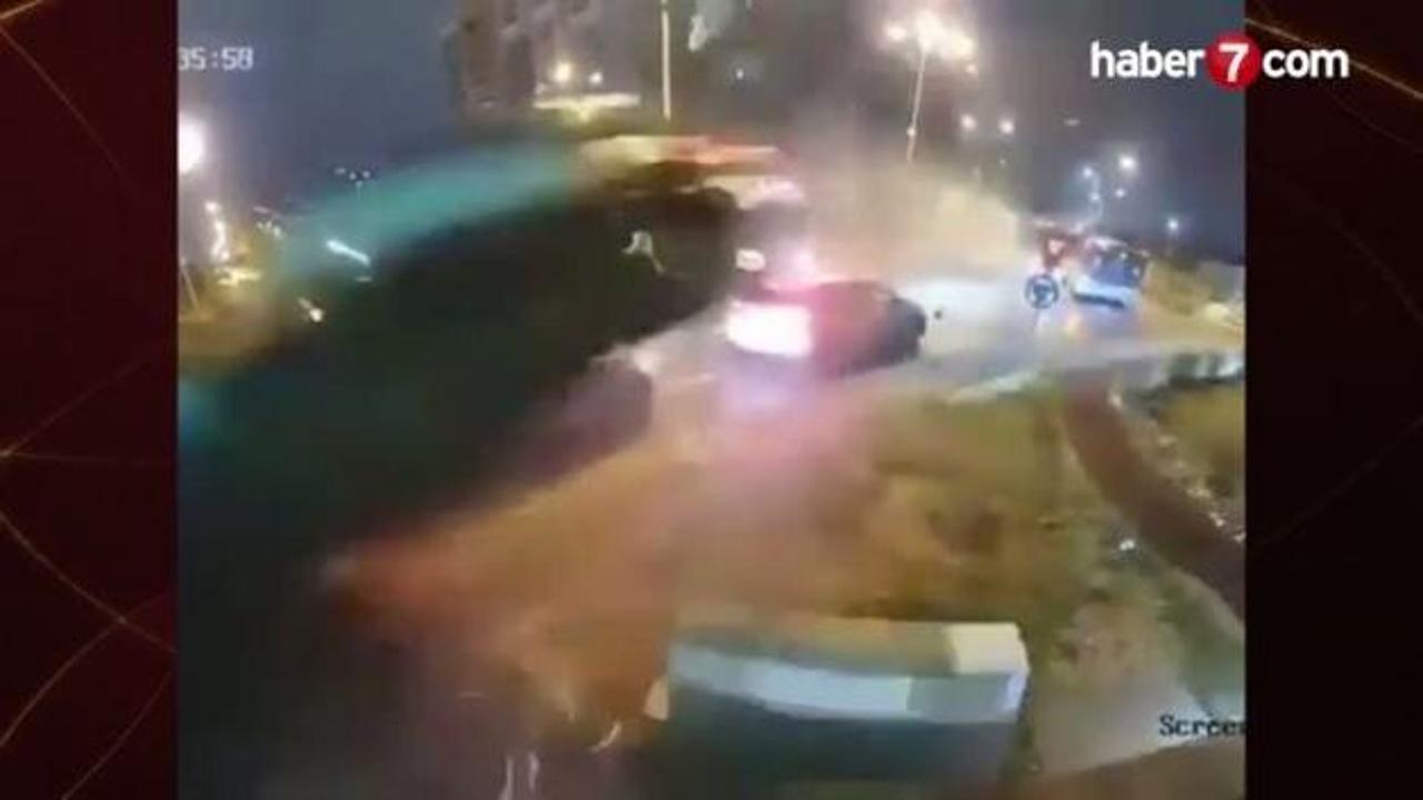 Romanya'da film gibi bir kaza: Sürücü kavşaktan tam anlamıyla uçarak geçti