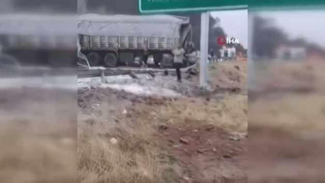 TAG Otoyolu'nda çarpışan 3 tır yandı