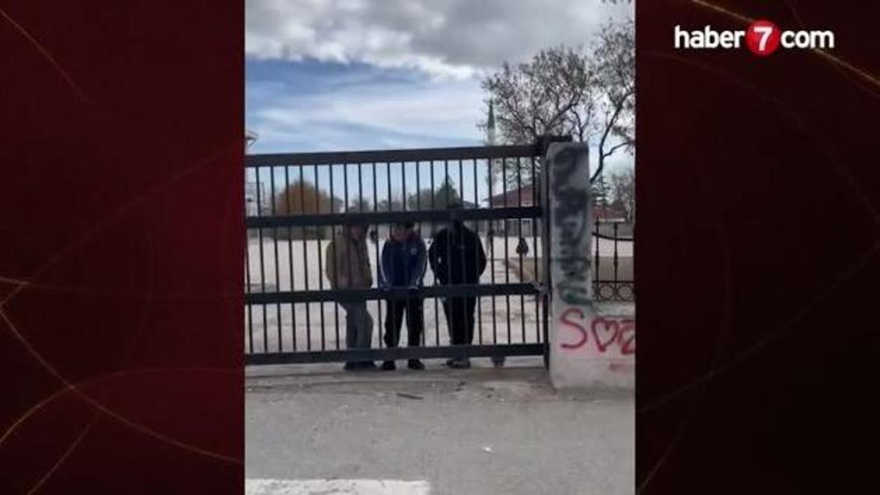 Yeni nesil yeniçerilerden tüyleri diken diken eden diyalog: "Türk Bayrağını indirecek güç yok sende"