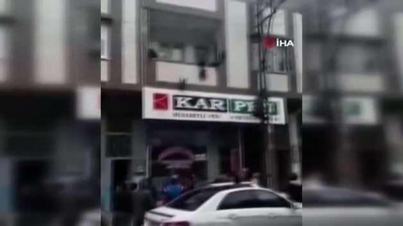 Yürekler ağza geldi! Gözü kara vatandaş direğe tırmanıp faciayı önledi