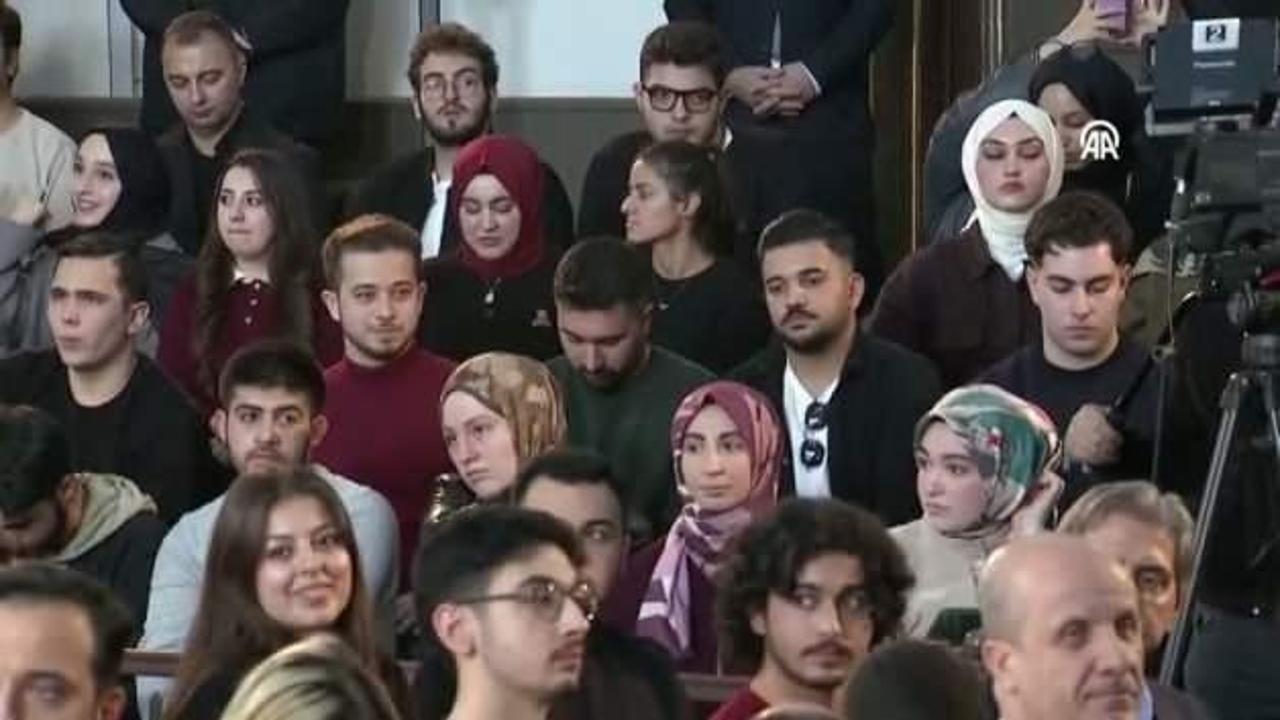 Cumhurbaşkanı Erdoğan, Ahmet Kaya'nın 'Şiire Gazele' parçasına eşlik etti