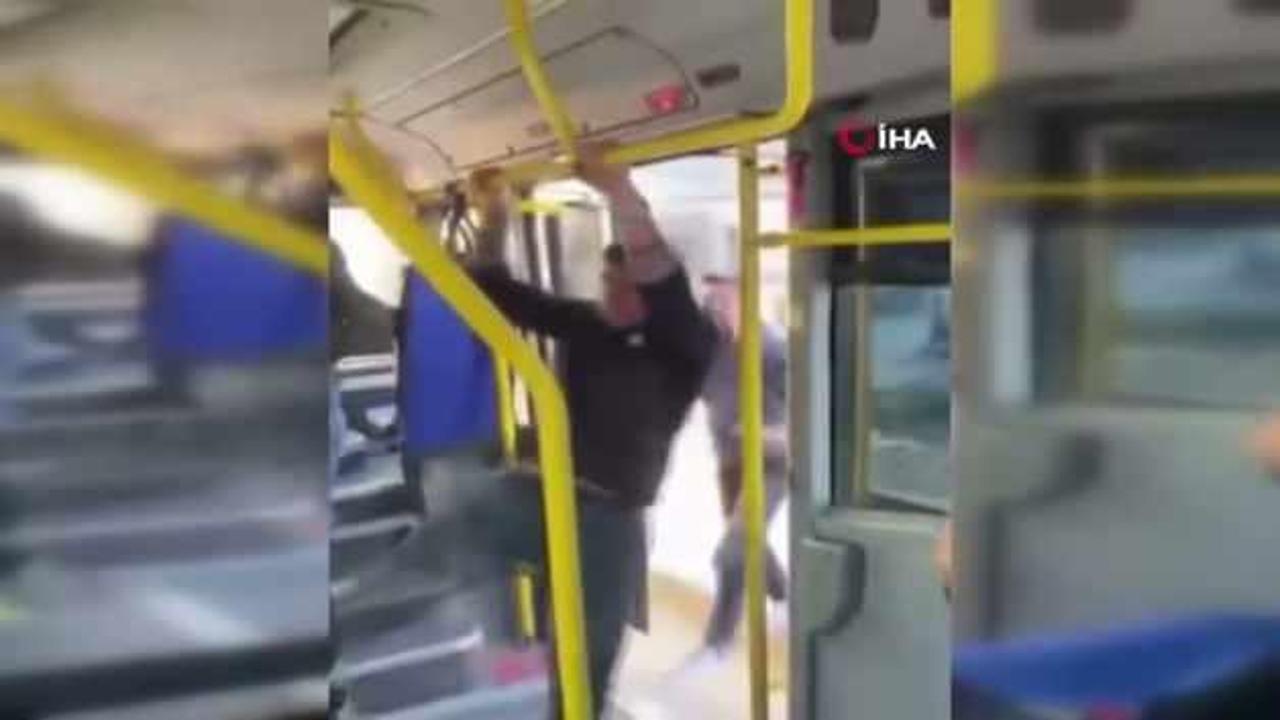 Bursa'da yolcu minibüsünü satırla bastı