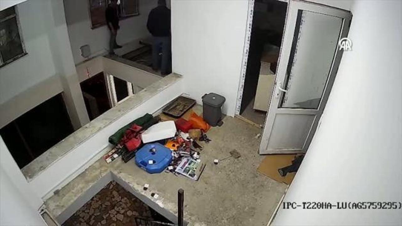 Ordu'da asma tavanın çökmesi sonucu düşen adam kameraya yansıdı