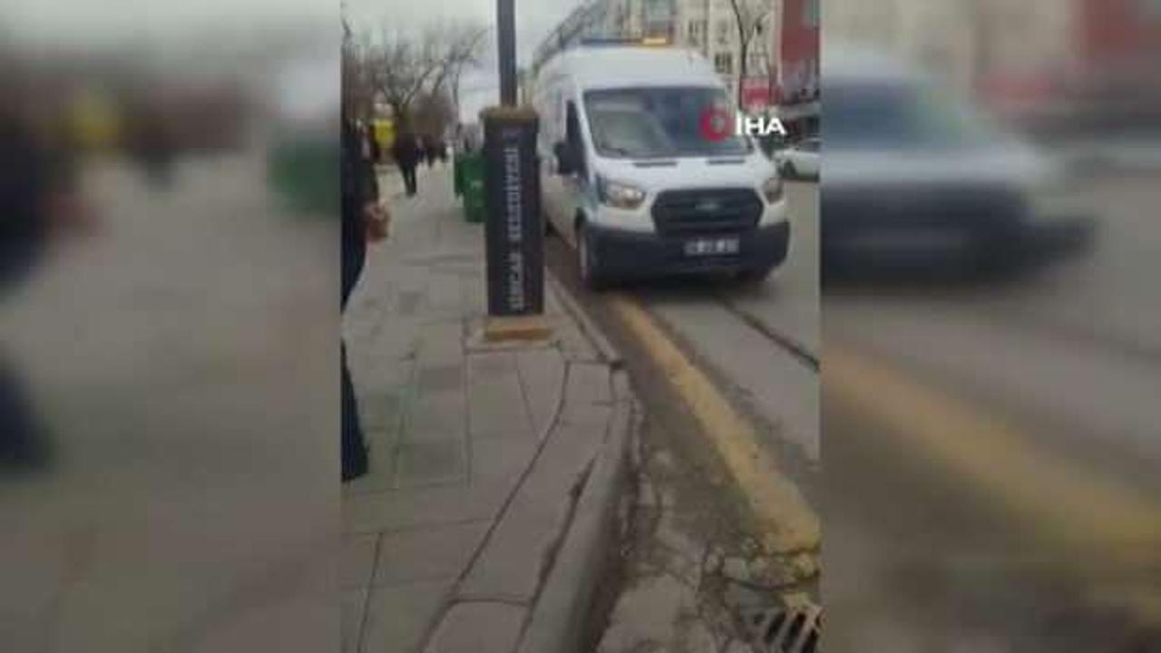 Ankara'da sahipsiz sokak köpeklerini toplayan ekiplere hakaret ettiler