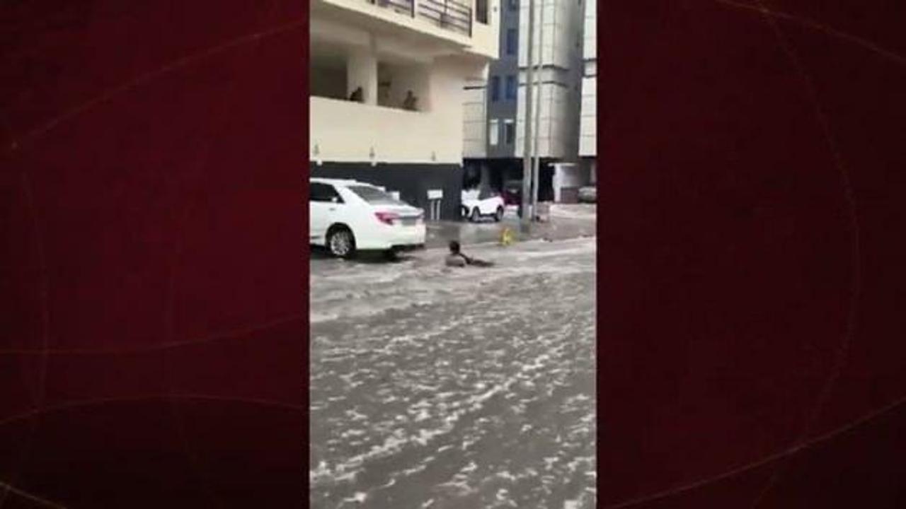 Suudi Arabistan'da şiddetli yağışlar sele yol açtı